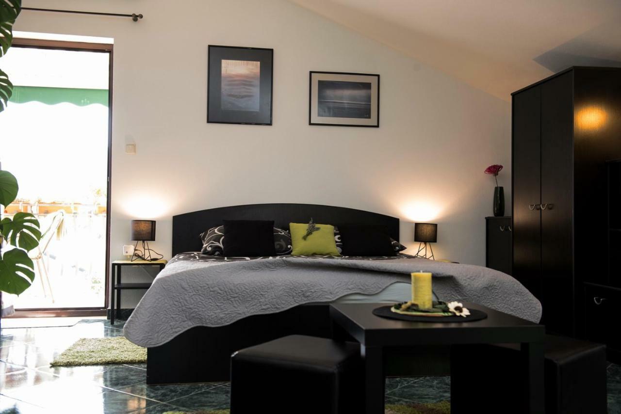 Apartments Villa Zara Ловран Экстерьер фото