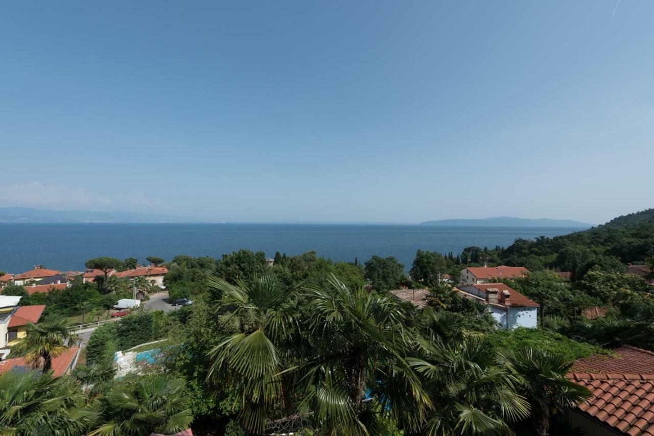 Apartments Villa Zara Ловран Экстерьер фото