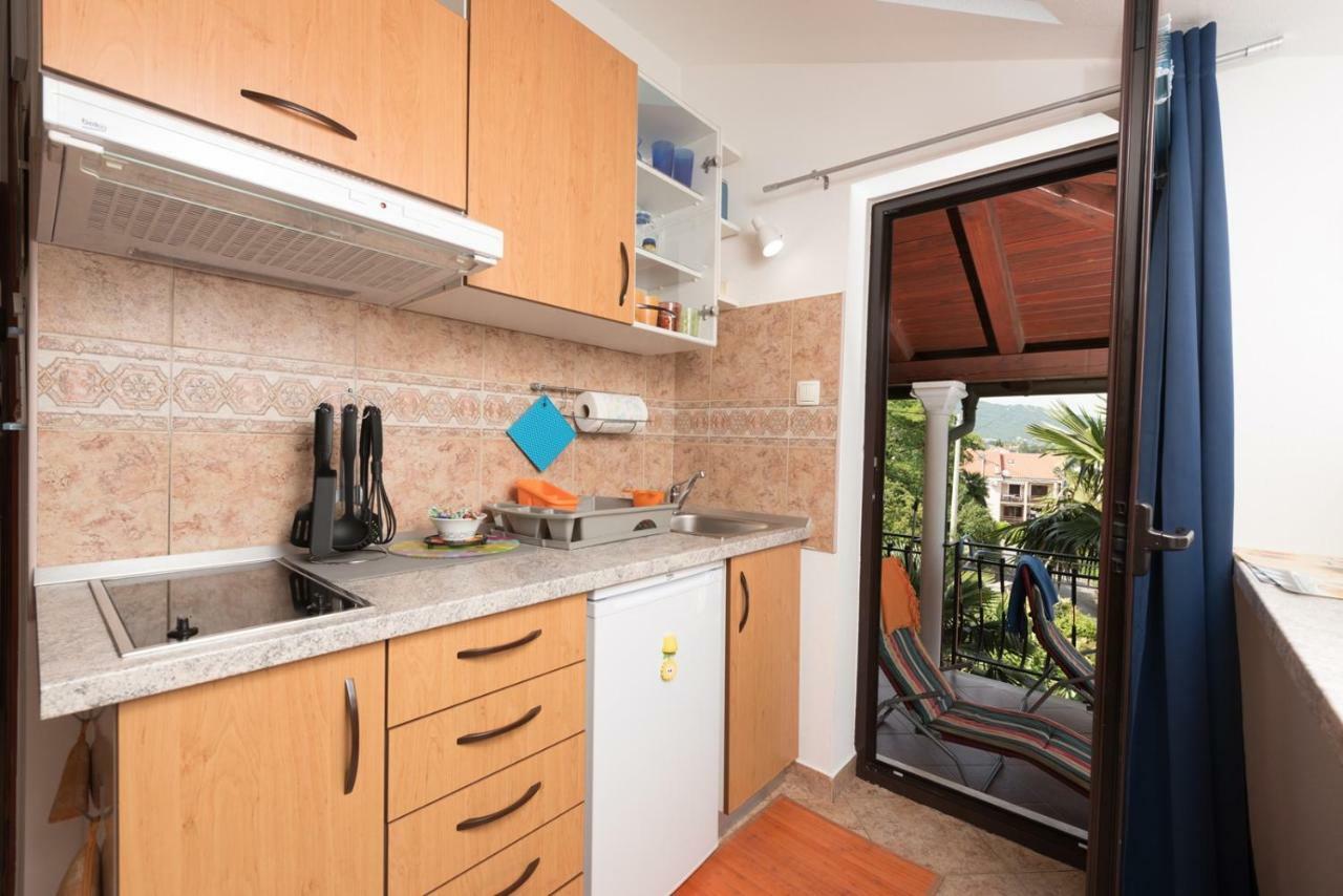 Apartments Villa Zara Ловран Экстерьер фото